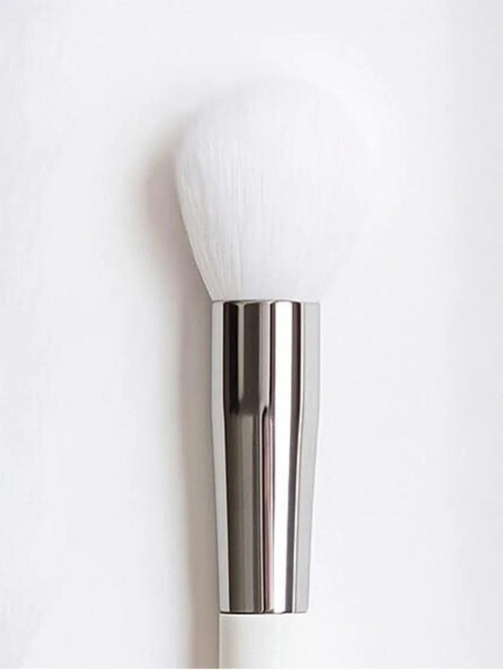 IBY BEAUTY Hilite Powder Brush -  Makeup Applicator